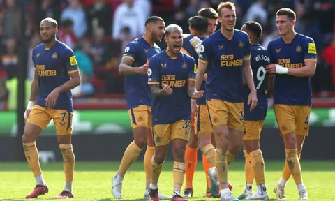 Newcastle đẩy Man United xuống thứ 4