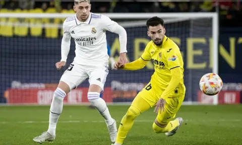 Alex Baena bị Valverde tấn công