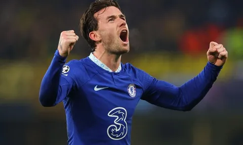 Chelsea gia hạn hợp đồng với Ben Chilwell