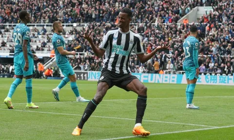 Nhấn chìm Spurs, "Chính choè" vươn lên vị trí thứ ba tại Premier League