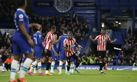 Chelsea - Brentford > 0-2: Chìm sâu trong khủng hoảng