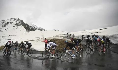 Giải Xe đạp Giro d'Italia cắt 2/3 lộ trình chặng 13 vì thời tiết xấu