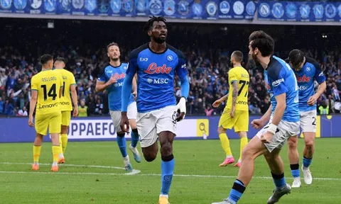 Napoli - Inter > 3-1: Căng thẳng tốp 4