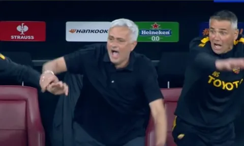 Ông Mourinho chỉ trích trọng tài sau quyết định gây tranh cãi