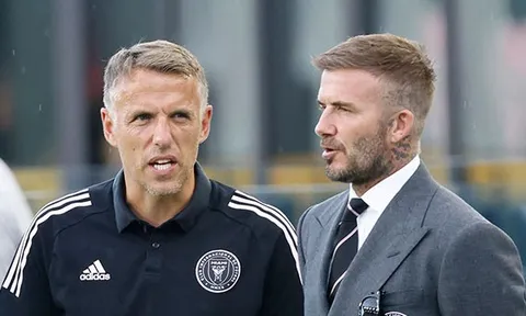 Beckham sa thải bạn thân