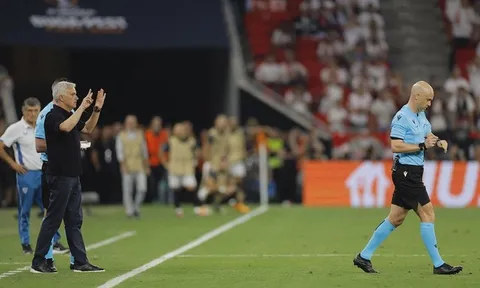 "Người đặc biệt" nhận án phạt từ UEFA