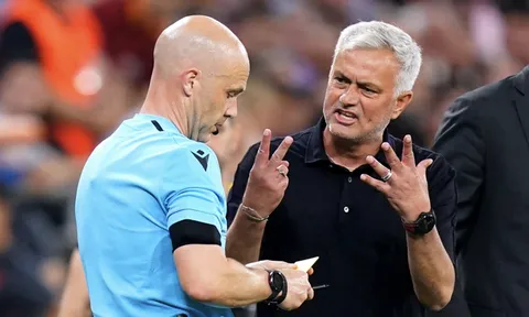 Huấn luyện viên Mourinho bị kêu gọi cấm chỉ đạo 1 năm