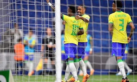 Brazil đè bẹp Guinea