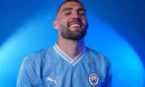 Kovacic đã chính thức cập bến Man City