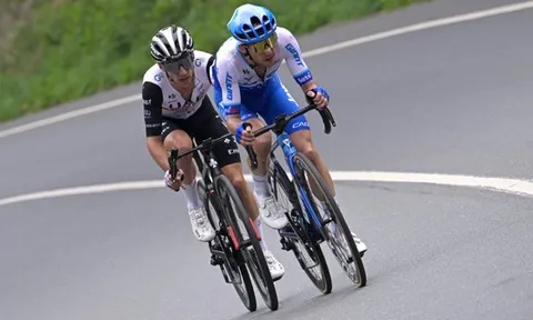 Giải Xe đạp Tour de France 2023: Anh em song sinh nhà Yates thắng chặng đầu