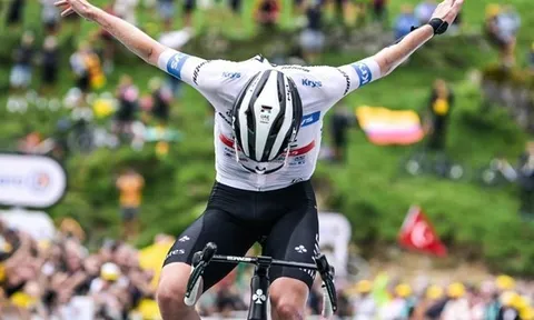 Jonas Vingegaard xé Áo vàng nhưng bị Tadej Pogacar thu ngắn cách biệt