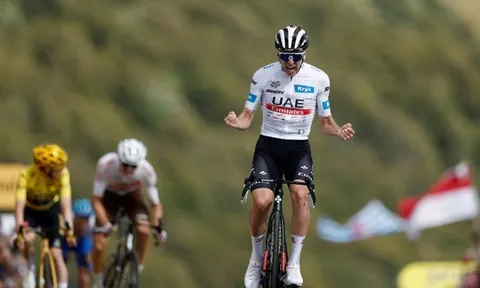 Tadej Pogacar lần thứ hai thắng chặng ở Tour de France 2023