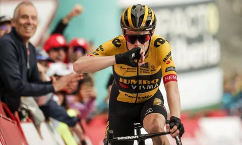 Áo vàng Tour de France Jonas Vingegaard lại đi solo thắng chặng Vuelta a Espana 2023