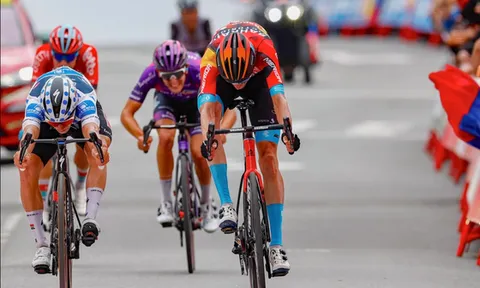 Wout Poels chiến thắng chặng dài nhất Vuelta a Espana