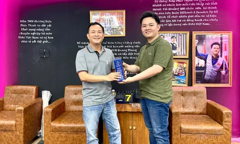 Nhà vô địch thế giới Bao Phương Vinh giao lưu với người hâm mộ