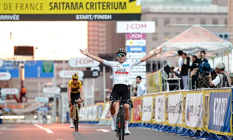 Tadej Pogacar "hạ gục" Sepp Kuss tại Saitama Criterium