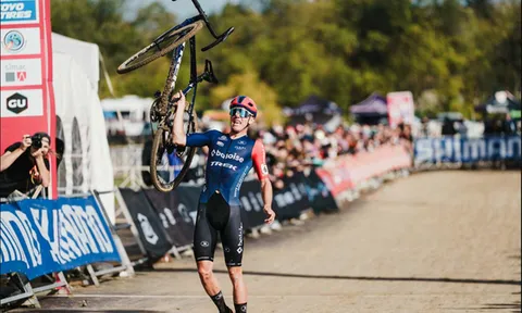 Thibau Nys trở lại World Cup sau tuyên bố của Chủ tịch UCI