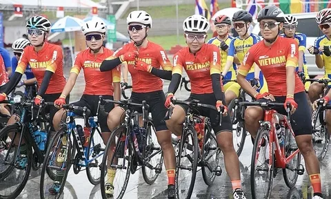 Các cua-rơ nữ Việt Nam tham dự Tour of Thailand