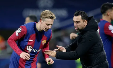 Xavi bóng gió tiết lộ Barca bán De Jong