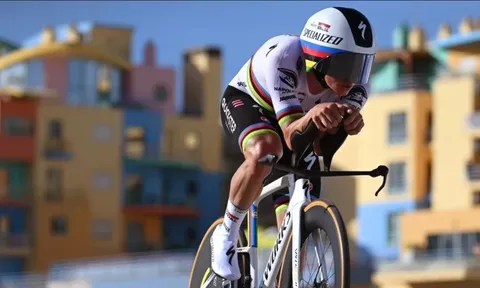 Remco Evenepoel "xé" Áo vàng Volta ao Algarve