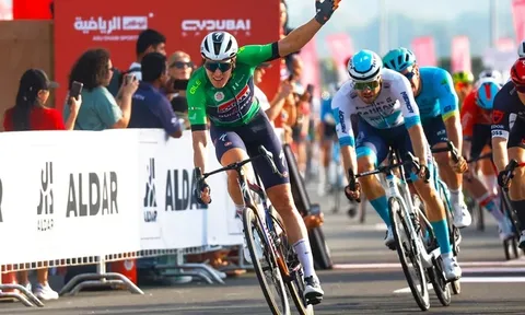 Tim Merlier lập hat-trick thắng chặng tại UAE Tour 2024