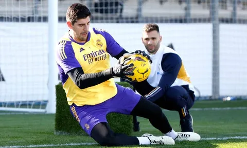 Thủ môn Thibaut Courtois nghỉ hết mùa