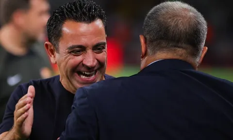 Joan Laporta thuyết phục huấn luyện viên Xavi ở lại Barcelona