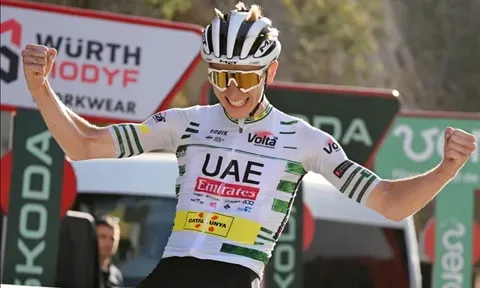 Tadej Pogacar lần thứ ba tận hưởng hương vị chiến thắng ở Volta a Catalunya