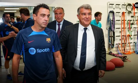 Huấn luyện viên Xavi nhất quyết rời Barca