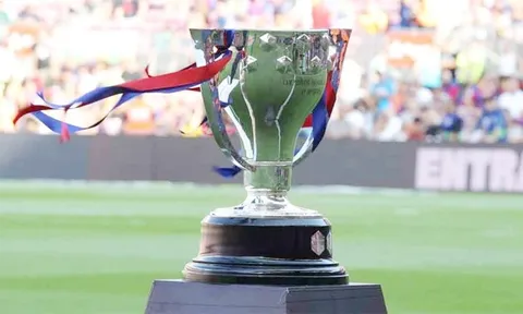 Real Madrid được trao cúp 2 lần