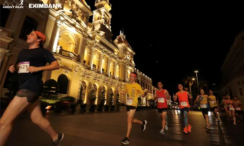 Ho Chi Minh City Night Run Eximbank 2024 hé lộ bộ vật phẩm thú vị