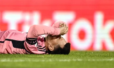 Argentina lo lắng với chấn thương của Messi