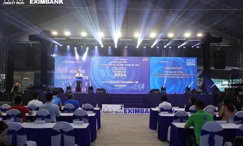 Tưng bừng khai mạc giải Chạy đêm “Ho Chi Minh City Night Run Eximbank 2024”