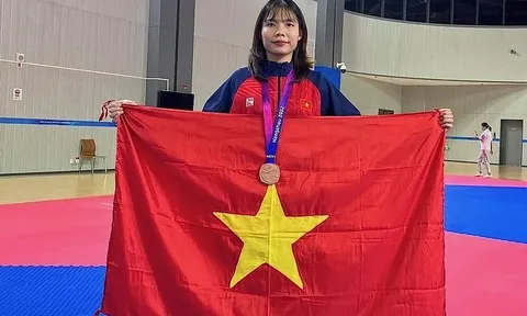 Giải Taekwondo vô địch châu Á 2024: Bạc Thị Khiêm giành huy chương vàng