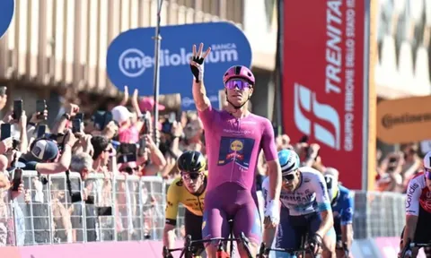 Jonathan Milan lần thứ ba thắng chặng củng cố Áo tím Giro d’Italia