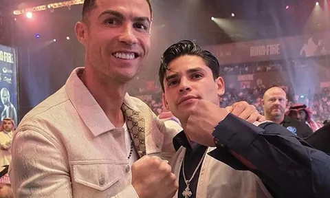 Ronaldo bị la ó trong ngày khoe đồng hồ 1,2 triệu bảng