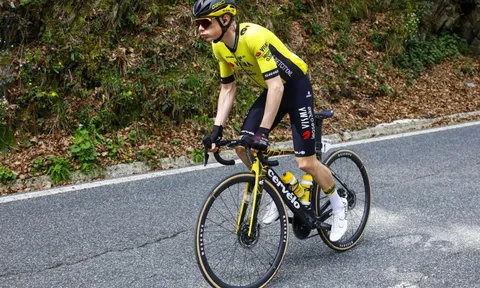 Áo vàng Tour de France Jonas Vingegaard trở lại âm thầm lên núi rèn luyện