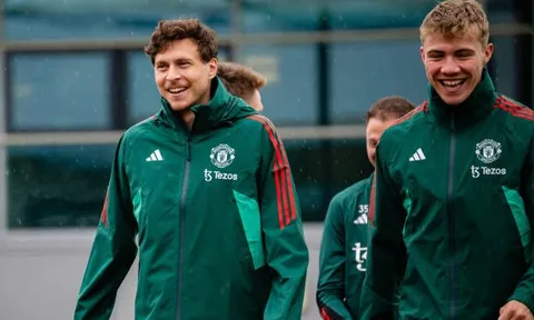UEFA cho phép Man United đá Europa League