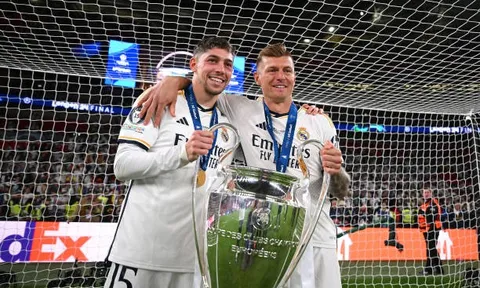 Valverde lấy số 8 của Kroos