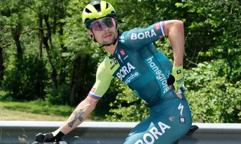Tay đua Primoz Roglic lại gặp nạn