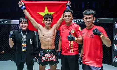 Nguyễn Trần Duy Nhất hạ gục "Thần đồng" MMA