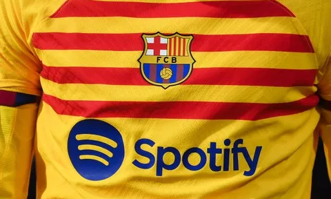 Barca không thể đăng kí 9 cầu thủ vì tài chính