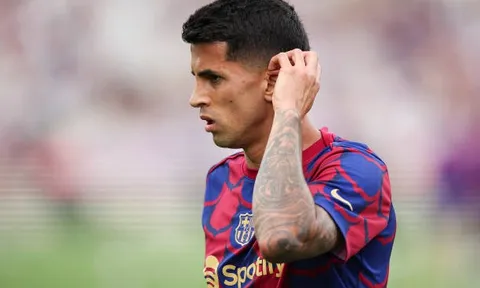 Cancelo ở lại Barcelona