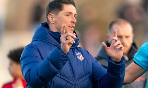 Fernando Torres làm trợ lý cho huấn luyện viên Diego Simeone