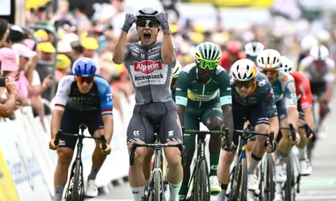Jasper Philipsen có chiến thắng đầu tiên tại Tour de France 2024