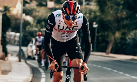 Juan Ayuso không dự Vuelta a Espana 2024