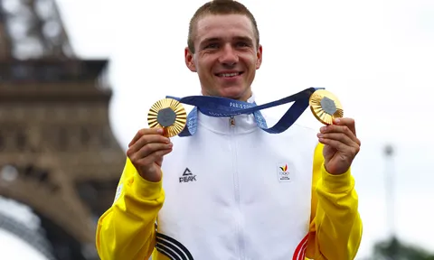 Remco Evenepoel giành cú đúp, ghi tên vào lịch sử xe đạp Olympic