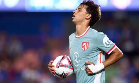 Joao Felix ghi bàn dù bị cổ động viên Atletico lăng mạ