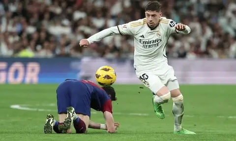 Huấn luyện viên Ancelotti gợi ý tuyến tiền vệ của Real Madrid thời hậu Toni Kroos
