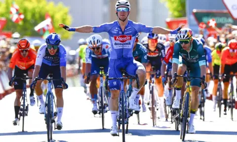 Brandon McNulty mất 2 áo sau chặng 2 Vuelta a Espana 2024